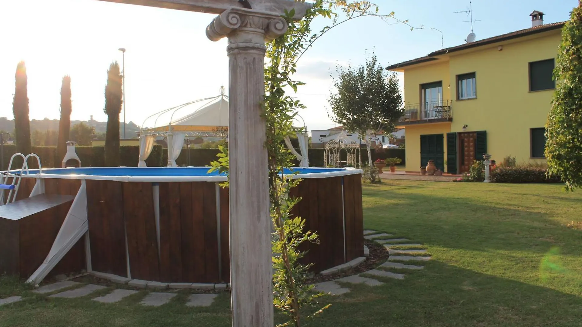 La Valinfiore Luxuswohnung Mit Pool Montecarlo 0*,