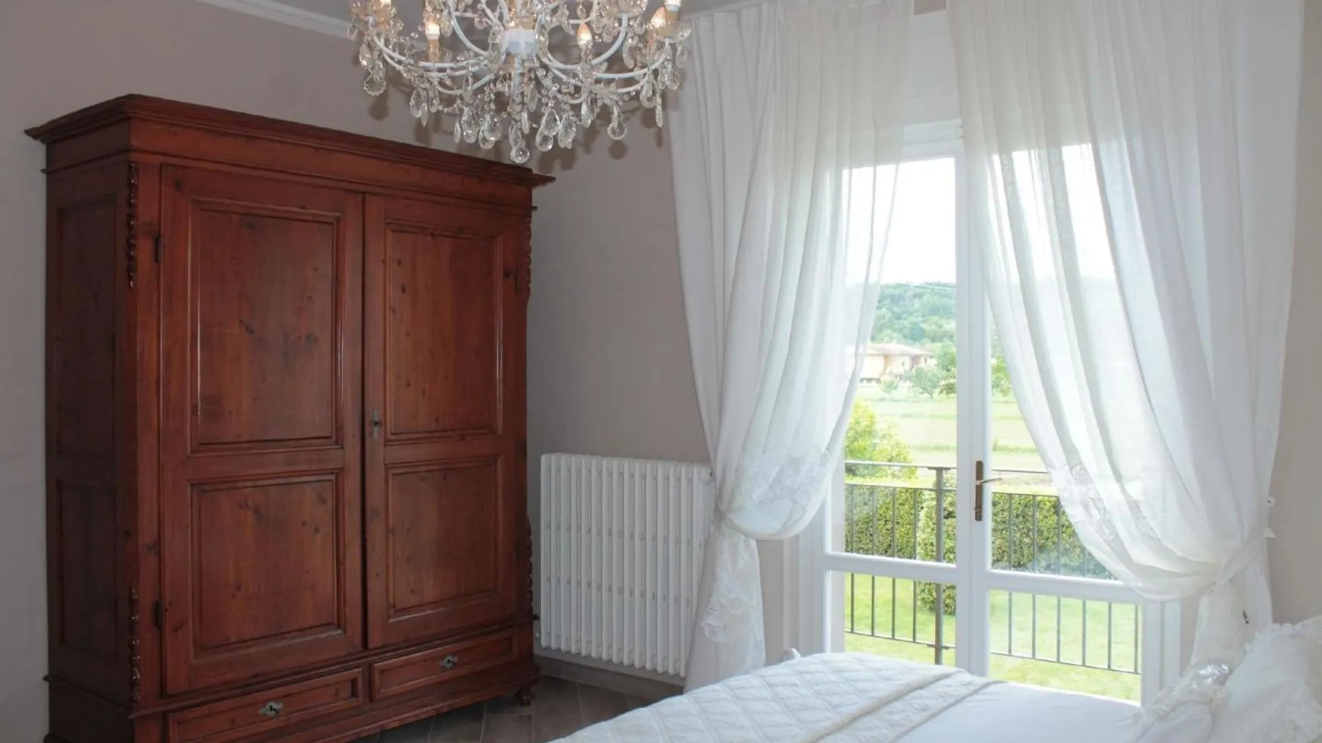La Valinfiore Luxuswohnung Mit Pool Montecarlo Apartment