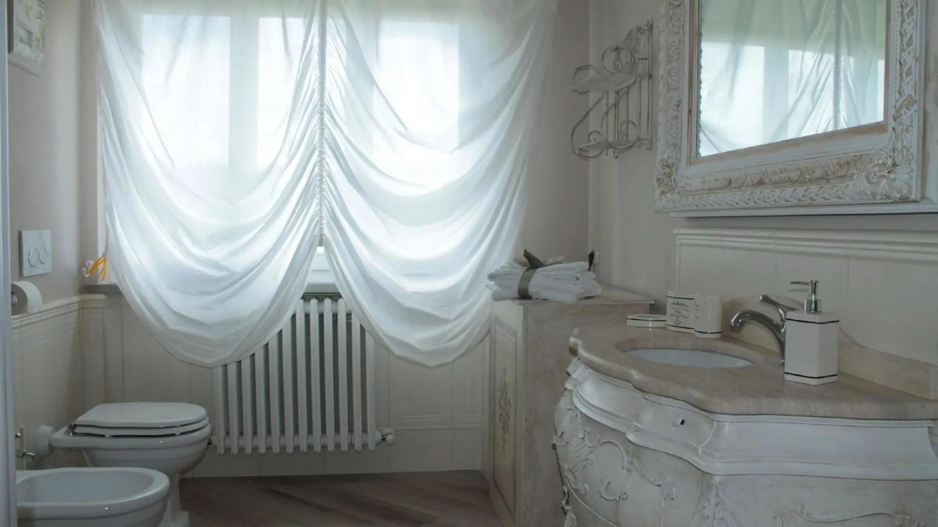 La Valinfiore Luxuswohnung Mit Pool Montecarlo Italy